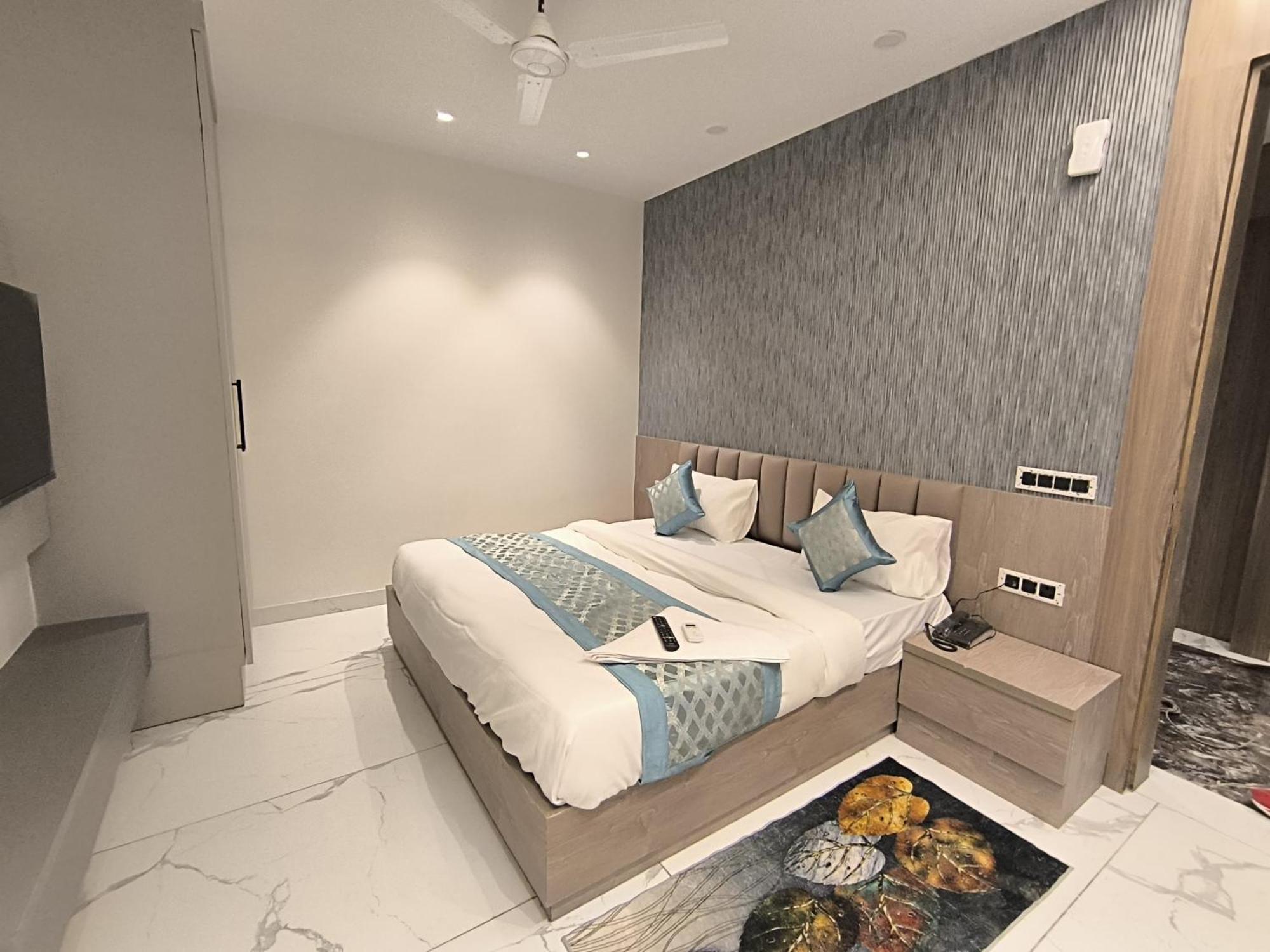 Prime - Satya Niketan Nr South Campus Metro Hotel New Delhi
