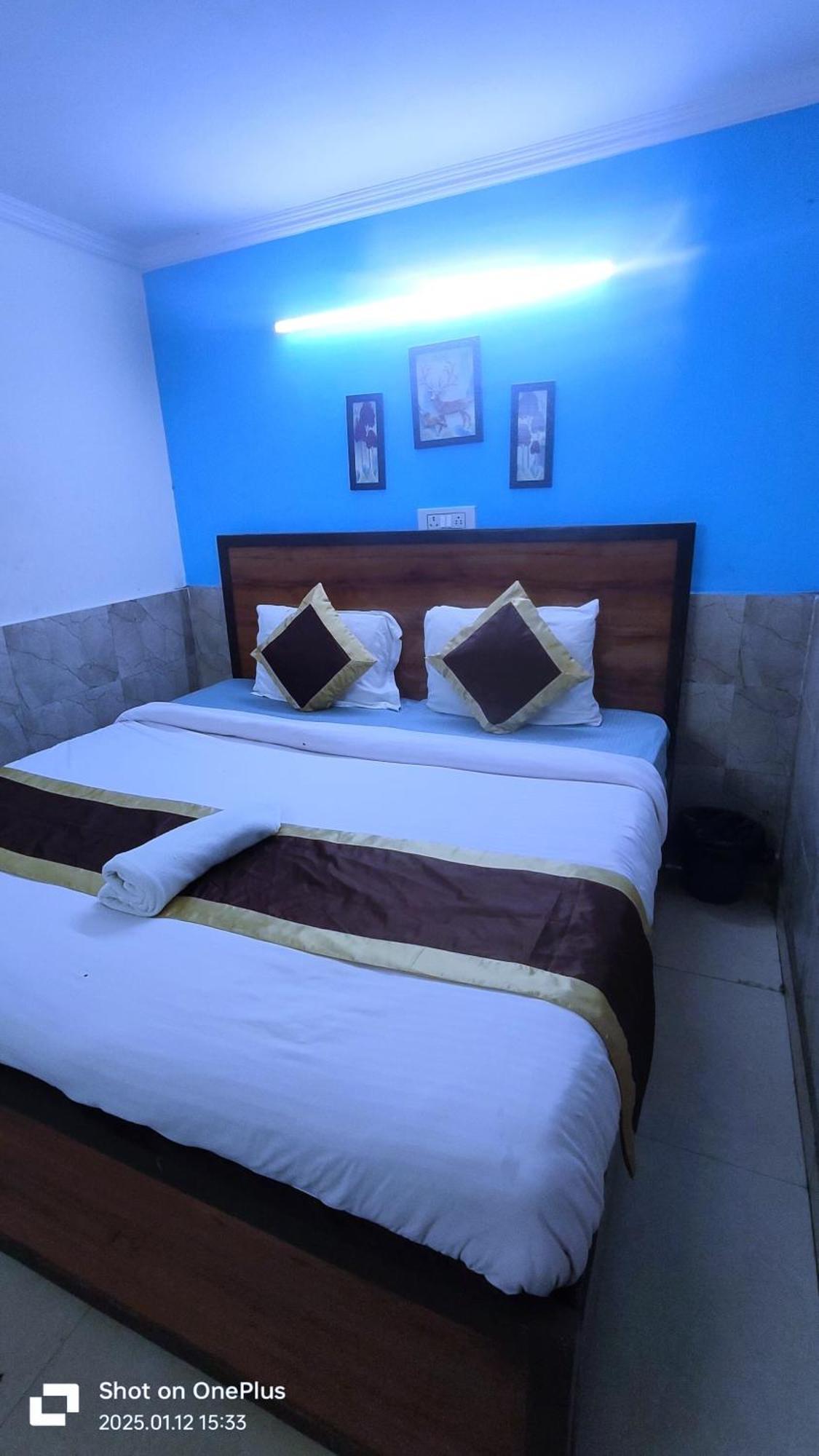 Prime - Satya Niketan Nr South Campus Metro Hotel *