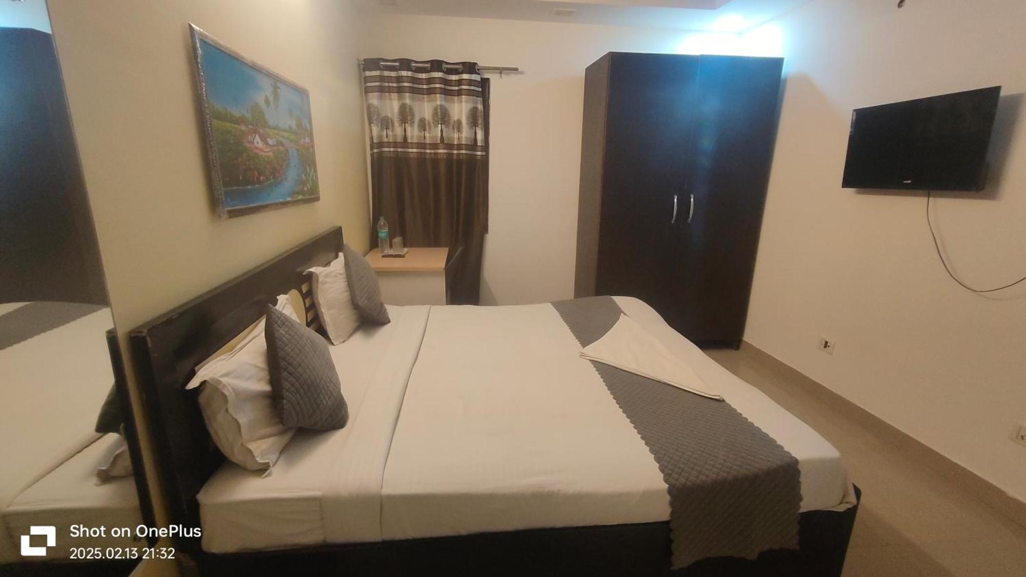 Prime - Satya Niketan Nr South Campus Metro New Delhi