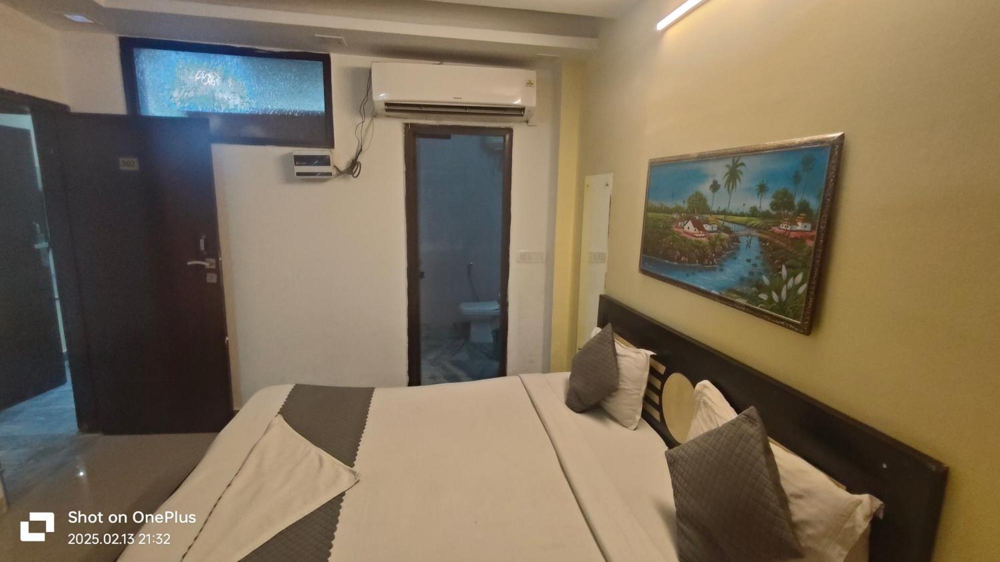 Prime - Satya Niketan Nr South Campus Metro * New Delhi