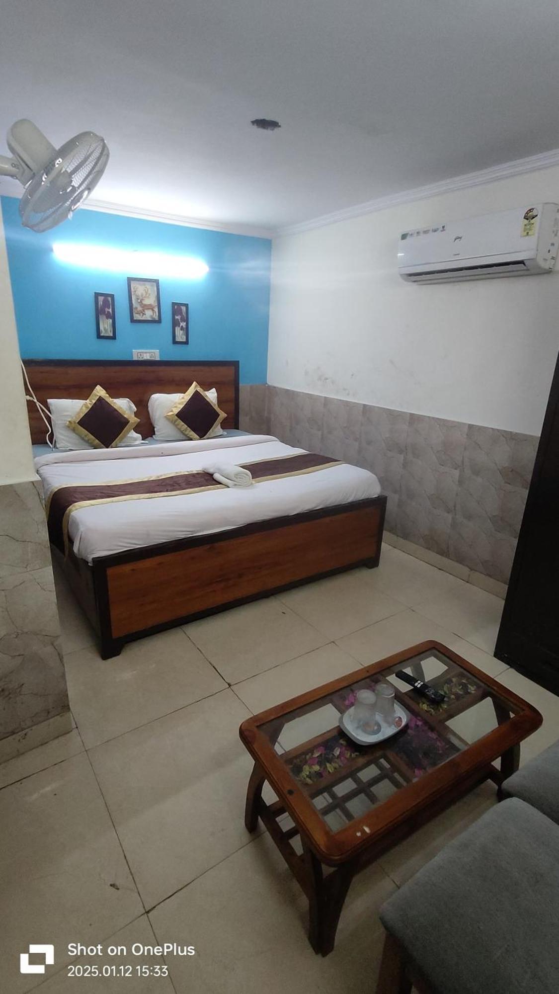 Prime - Satya Niketan Nr South Campus Metro *